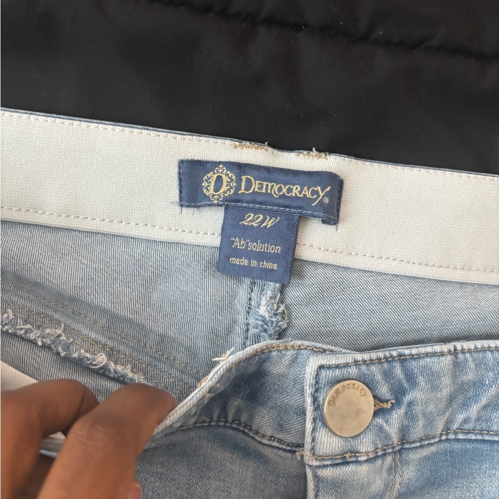 Democracy “Ab Solution “ Women’s Jeans 22W Light Wash Cropped waistband Casual - Picture 5 of 5